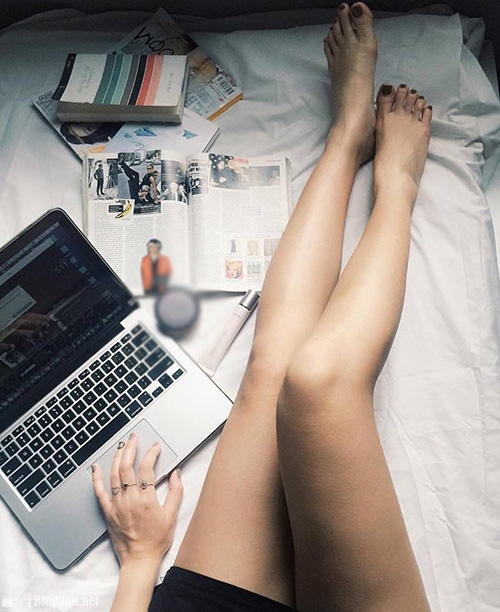 cô gái, chân dài đẹp, máy tính