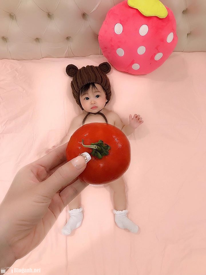 bé gái, quả cà chua